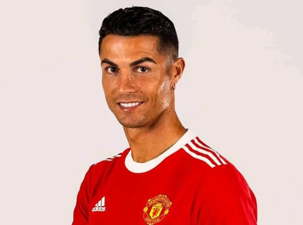 Ronaldo lần đầu xuất hiện trong áo đấu MU